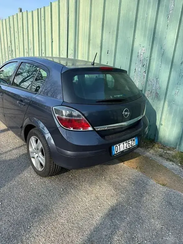 Usata Opel Astra Enjoy 116 CV (85 kW) 2008 Berlina