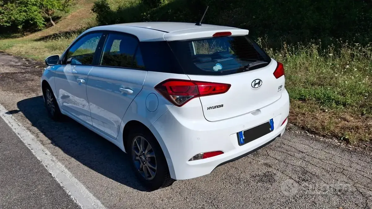 Usata Hyundai i20 84 CV (61 kW) 2018 Bianco Berlina