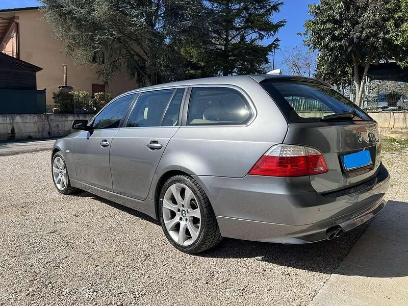 Usata BMW 530 235 CV (172 kW) 2007 Grigio Station wagon