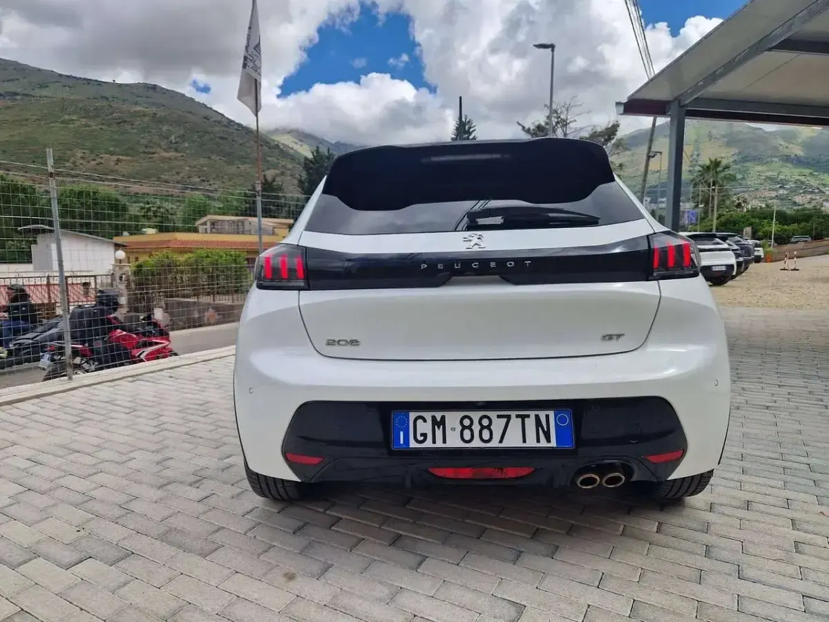 Usata Peugeot 208 GT 131 CV (96 kW) 2023 Bianco Utilitaria