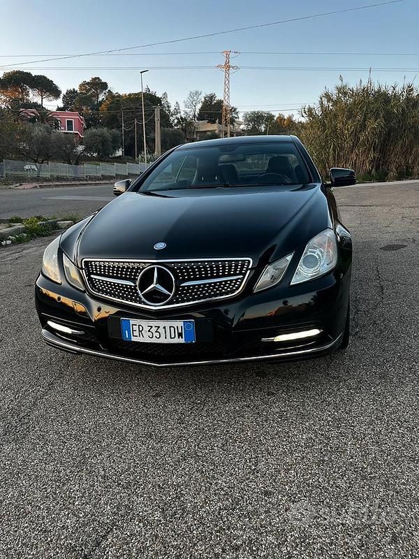 Nero Usata 2011 Mercedes E220 Avantgarde Coupé | 9300 € (Ottimo prezzo) - Immagine 1/4