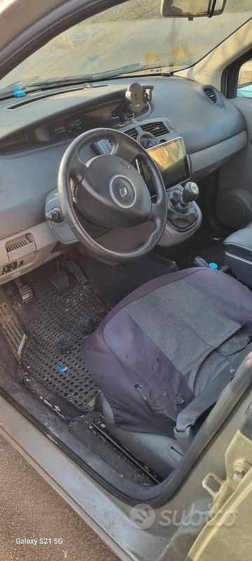 Usata Renault Scénic II 105 CV (77 kW) 2006 Monovolume