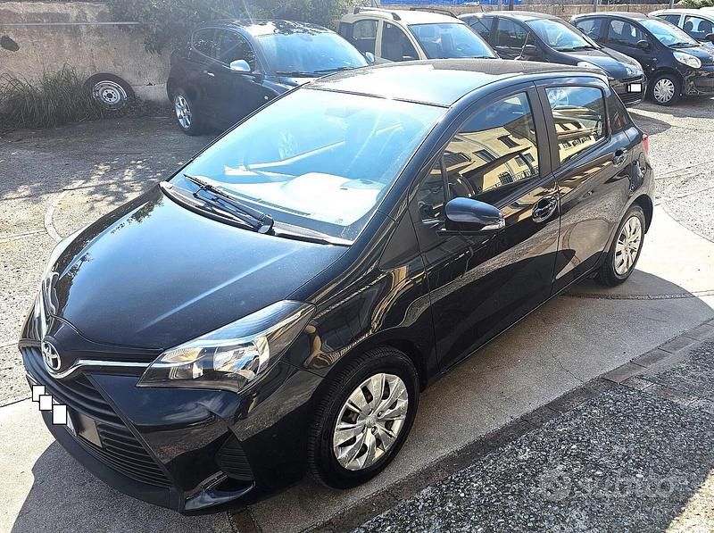 Usata Toyota Yaris 69 CV (50 kW) 2015 Nero Berlina
