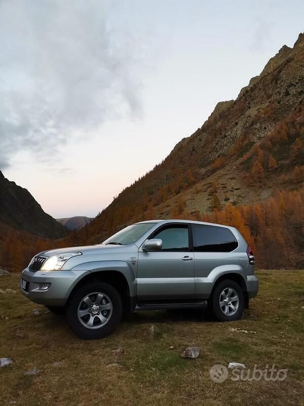 Grigio Usata 2005 Toyota Land Cruiser SUV | 19.000 € (Cara) - Immagine 1/2