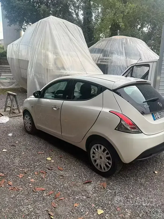 Usata Lancia Ypsilon Silver 69 CV (50 kW) 2012 Bianco Utilitaria