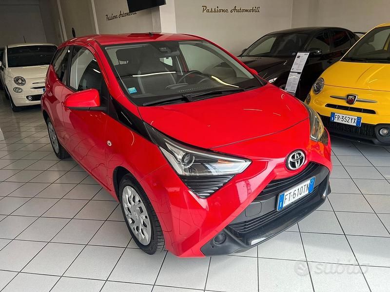 Usata Toyota Aygo X-clusiv 72 CV (52 kW) 2019 Rosso Utilitaria