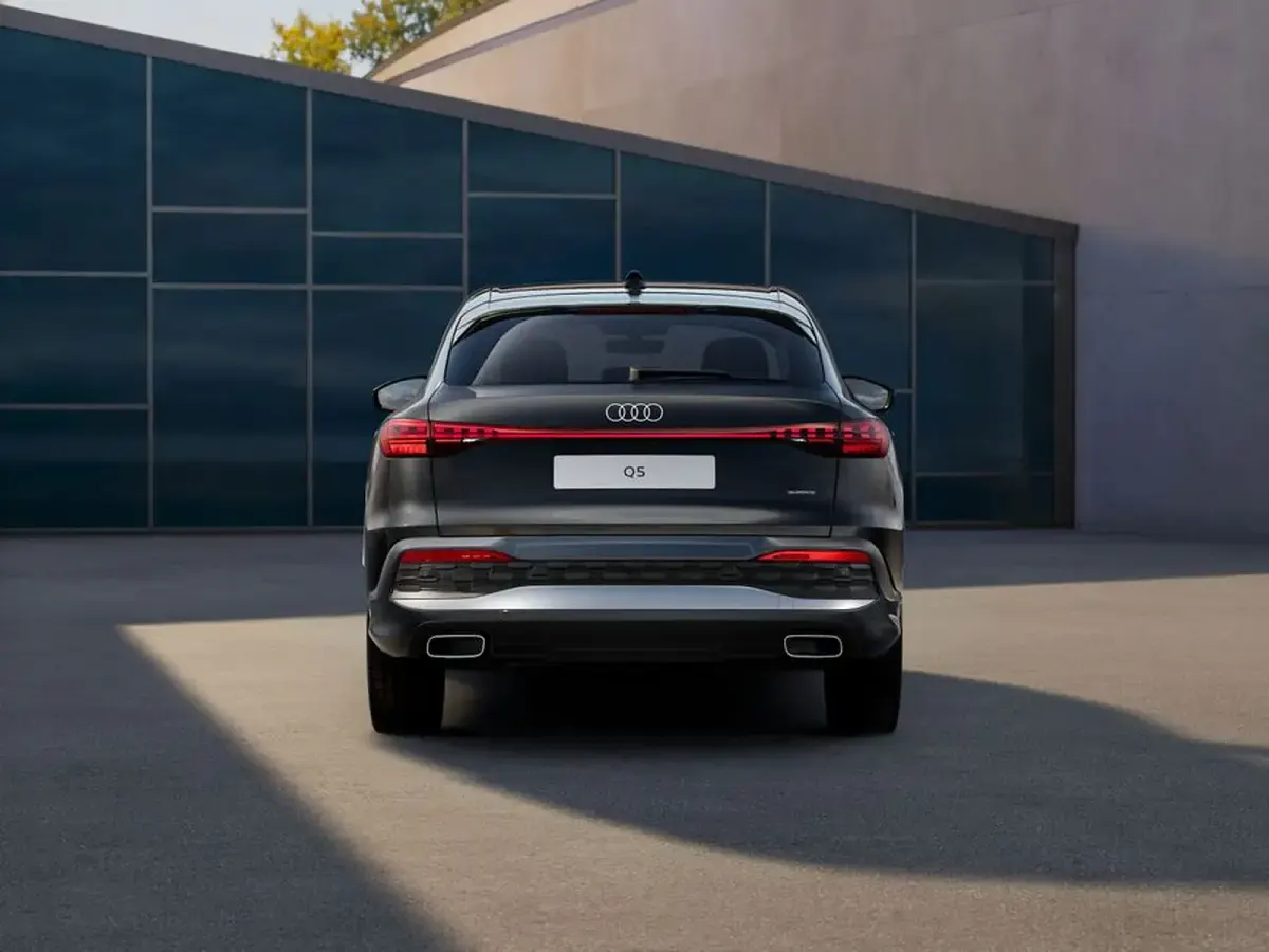 Nuova Audi Q5 Sportback Advanced 299 CV (219 kW) 2026 Nero mito metallizzato SUV