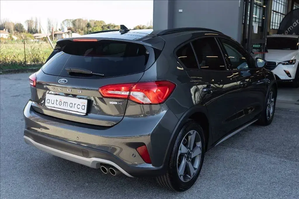 Usata Ford Focus Active 125 CV (91 kW) 2021 Grigio metallizzato SUV