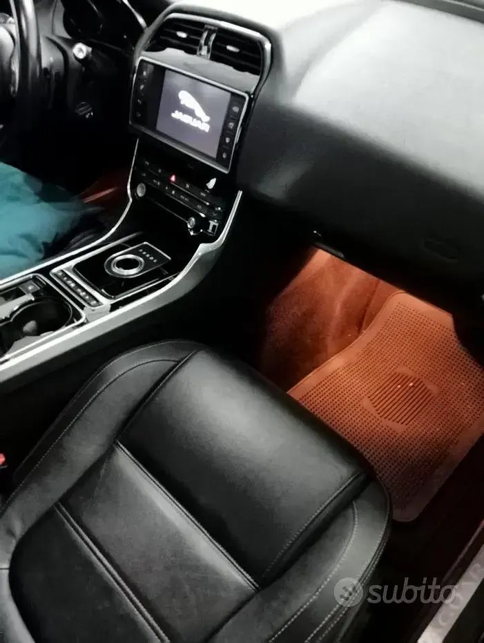 Usata Jaguar XE Prestige 180 CV (132 kW) 2015 Berlina