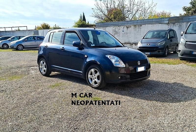 Blu Usata 2005 Suzuki Swift GLX Due volumi | 3490 € (Cara) - Immagine 1/4