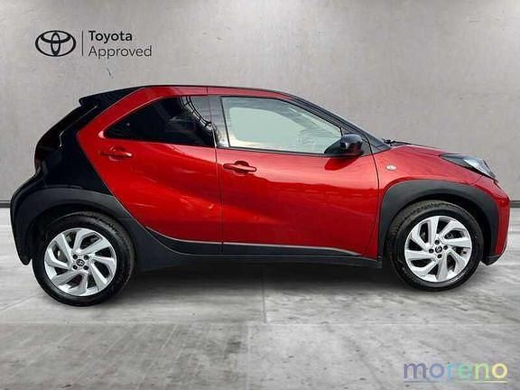 Usata Toyota Aygo X Trend 72 CV (52 kW) 2022 Rosso SUV