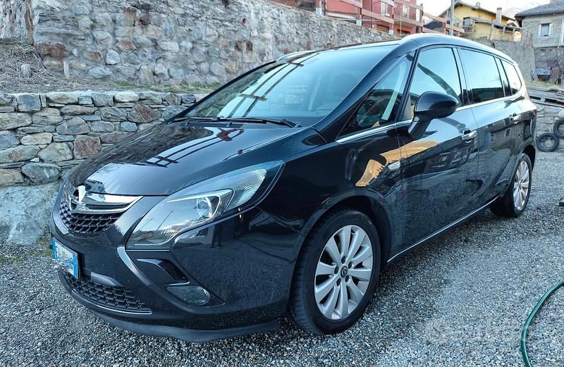 Usata 2014 Opel Zafira Tourer Monovolume | 8000 € (Buon prezzo) - Immagine 1/4