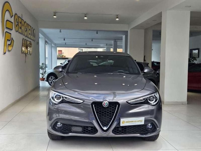 Usata Alfa Romeo Stelvio 190 CV (139 kW) 2022 Grigio scuro metallizzato SUV