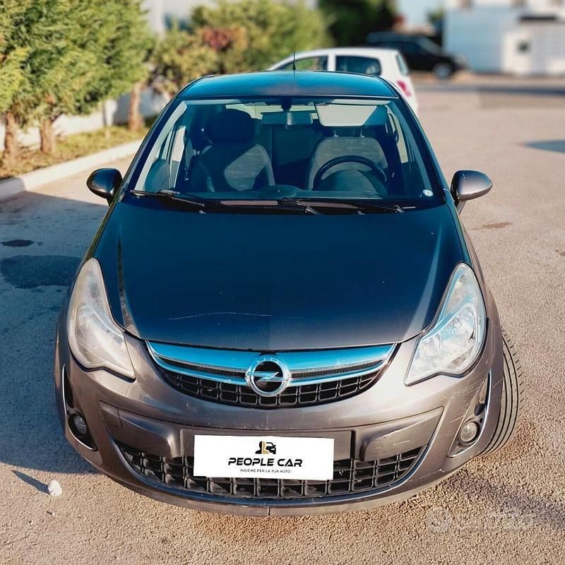 Usata Opel Corsa 75 CV (55 kW) 2012 Grigio Utilitaria