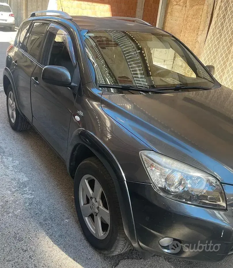 Usata Toyota RAV4 177 CV (130 kW) 2007 Grigio SUV
