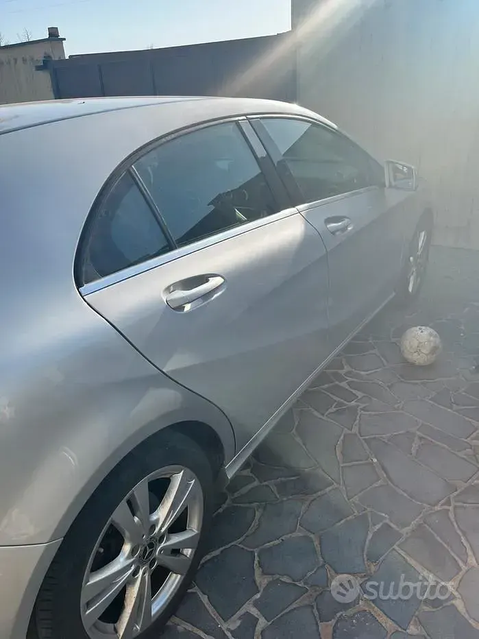 Gebraucht Mercedes A180 109 PS (80 kW) 2017 Grau Limousine