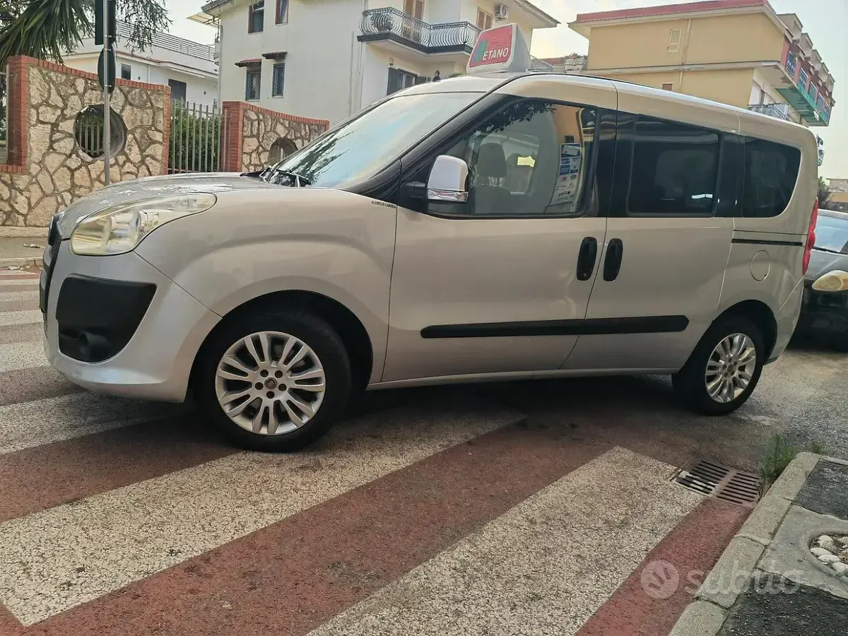 Usata Fiat Doblò 120 CV (88 kW) 2012 Grigio Monovolume