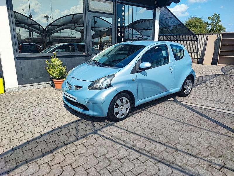 Blu Usata 2006 Toyota Aygo Due volumi | 3650 € (Buon prezzo) - Immagine 1/4