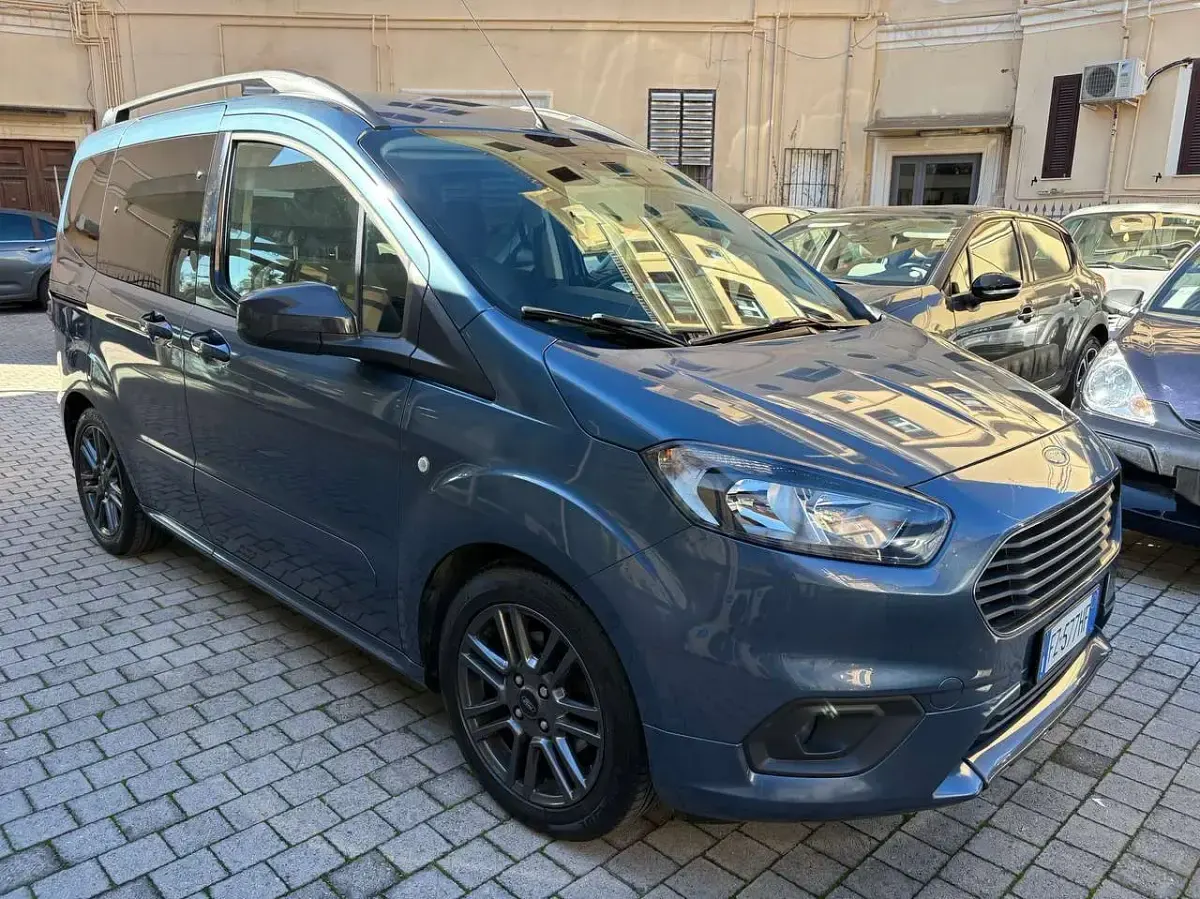 Usata Ford Tourneo Courier Sport 101 CV (74 kW) 2019 Blu/azzurro Monovolume