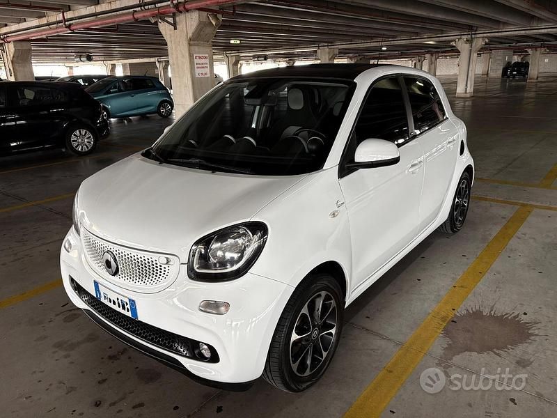 Bianco Usata 2015 Smart ForFour Passion Due volumi | 7500 € (Cara) - Immagine 1/4