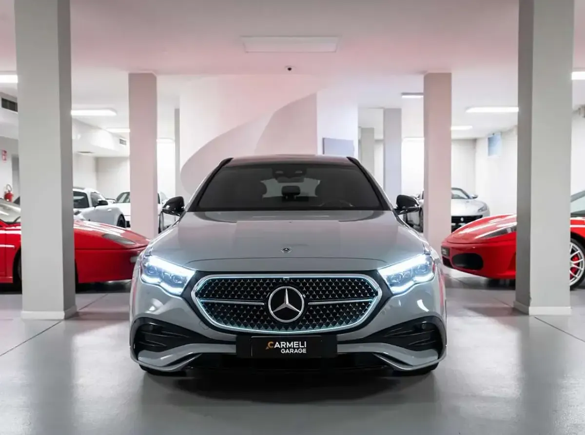 Usata Mercedes E220 AMG Line Premium Plus 197 CV (144 kW) 2024 Grigio alpi standard manufaktu Station wagon