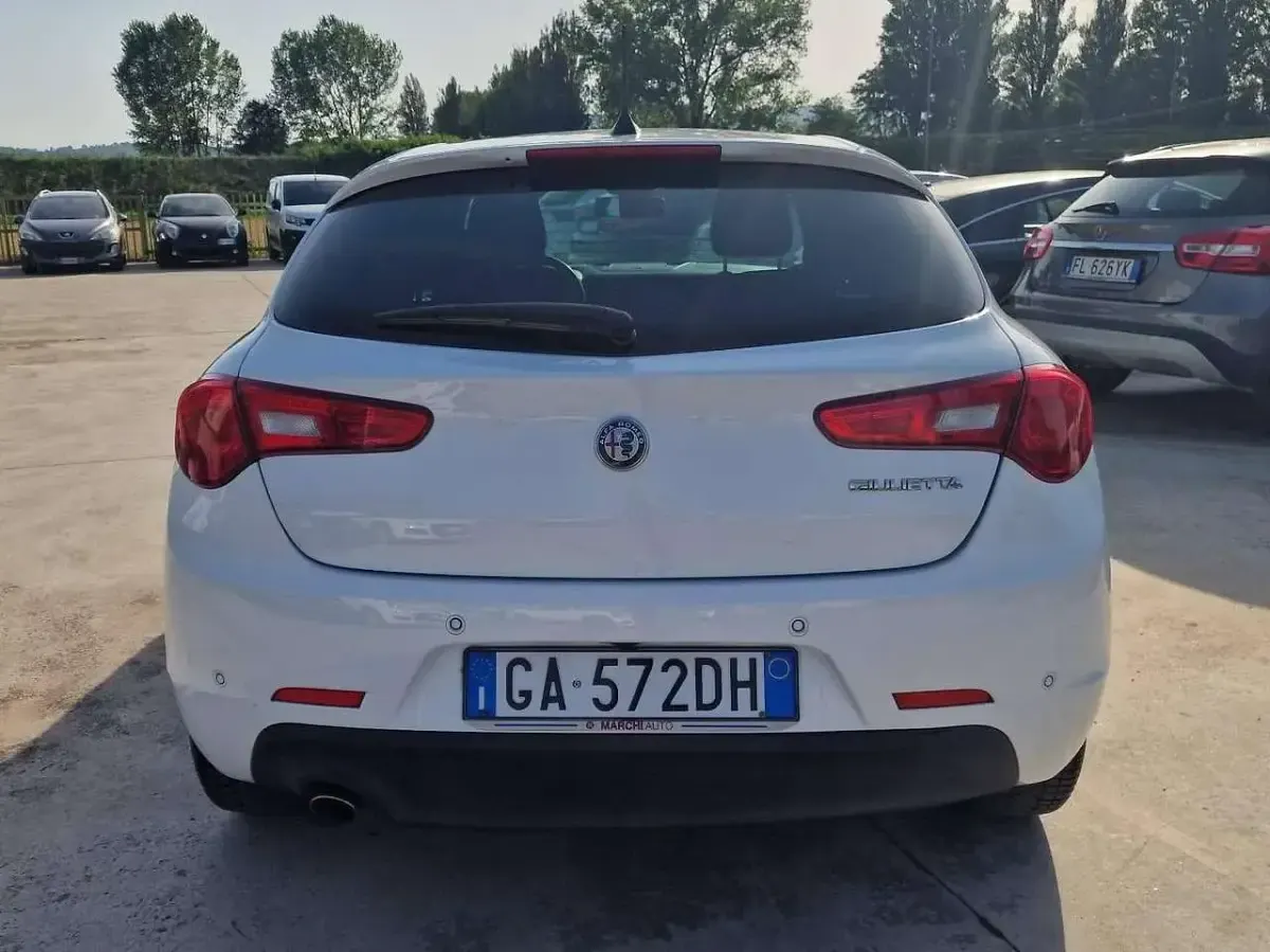 Usata Alfa Romeo Giulietta Business 120 CV (88 kW) 2020 Bianco Utilitaria