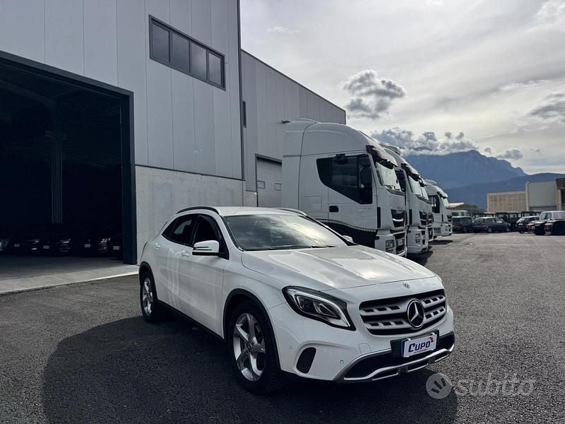 Usata Mercedes GLA200 136 CV (100 kW) 2019 Bianco SUV