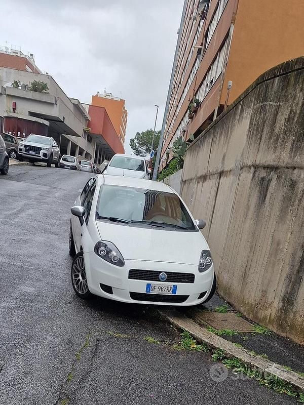 Usata Fiat Grande Punto 75 CV (55 kW) 2006 Bianco Utilitaria
