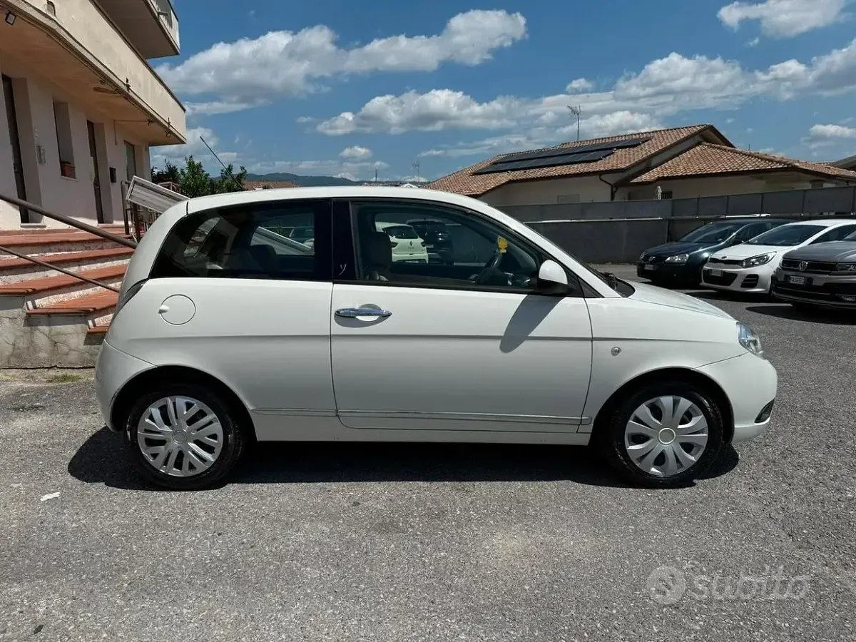 Usata Lancia Ypsilon 75 CV (55 kW) 2010 Bianco Utilitaria