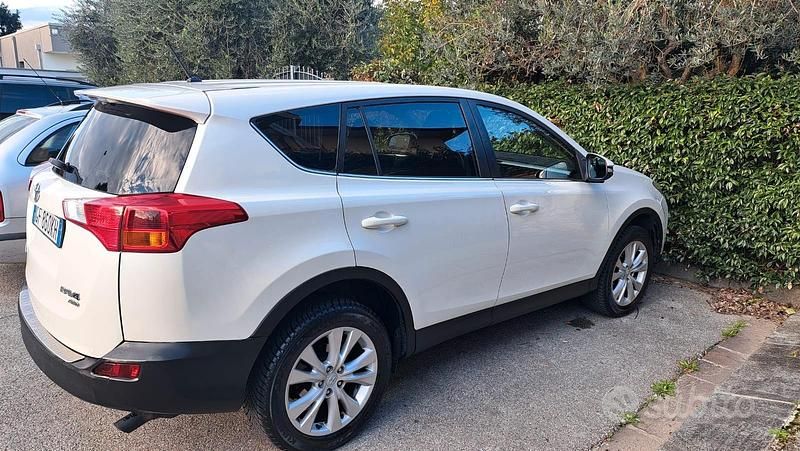 Usata Toyota RAV4 150 CV (110 kW) 2013 Bianco Berlina