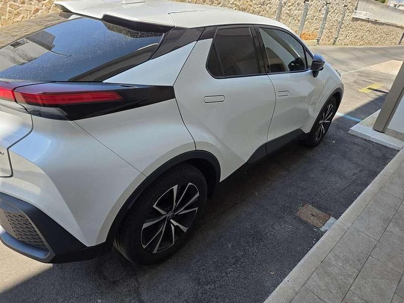 Usata 2024 Toyota C-HR Eco SUV | 26.000 € (Buon prezzo) - Immagine 1/4