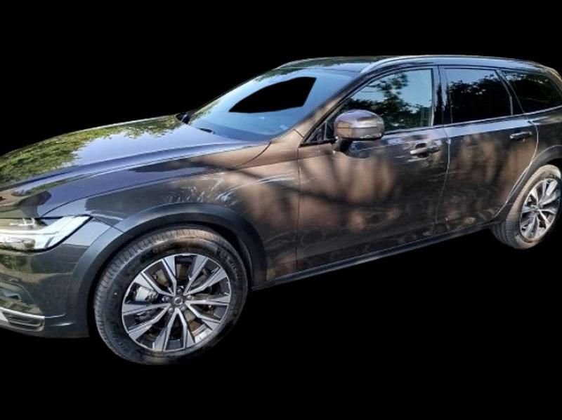 Usata Volvo V90 CC Plus 197 CV (144 kW) 2024 Platinum grey metallizzato Station wagon