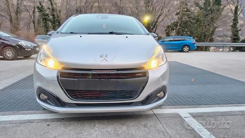 Usata Peugeot 208 GT-line 110 CV (80 kW) 2017 Utilitaria