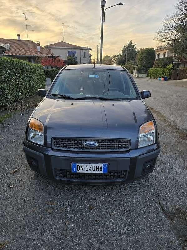 Usata Ford Fusion 80 CV (58 kW) 2008 Monovolume