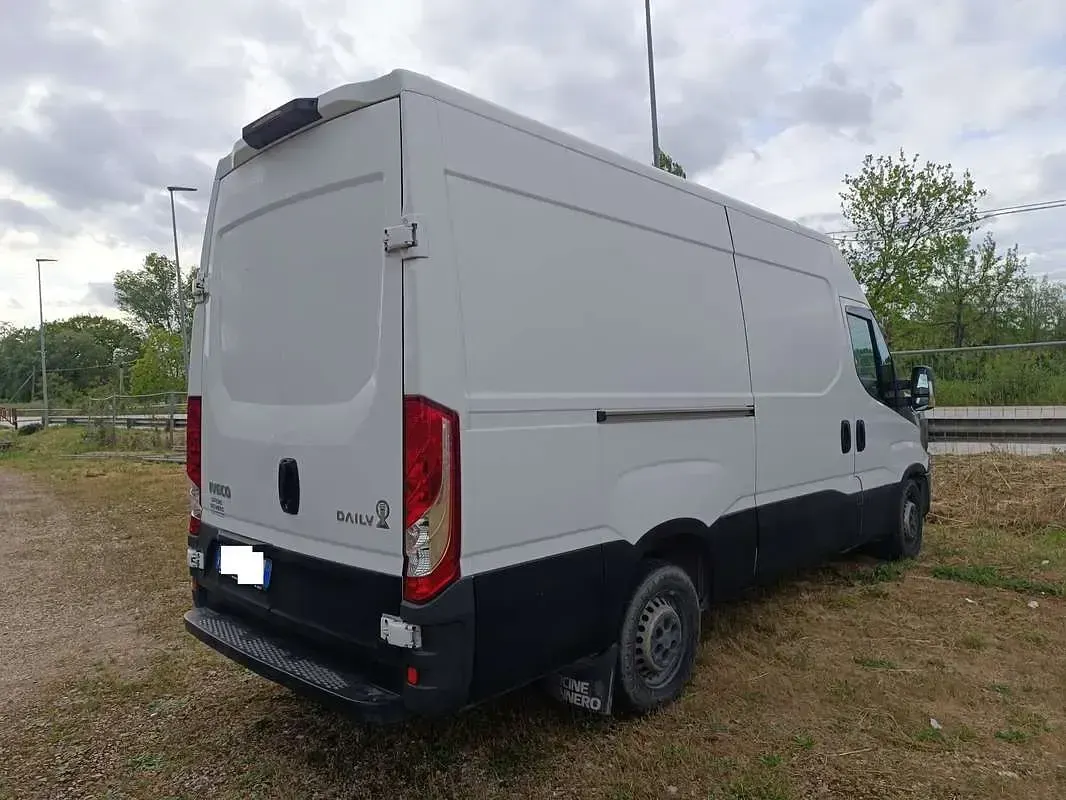 Usata Iveco Daily 145 CV (106 kW) 2015 Bianco Furgone