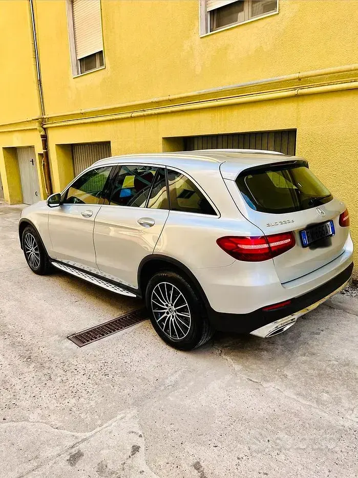 Usata Mercedes GLC220 194 CV (142 kW) 2019 Grigio SUV