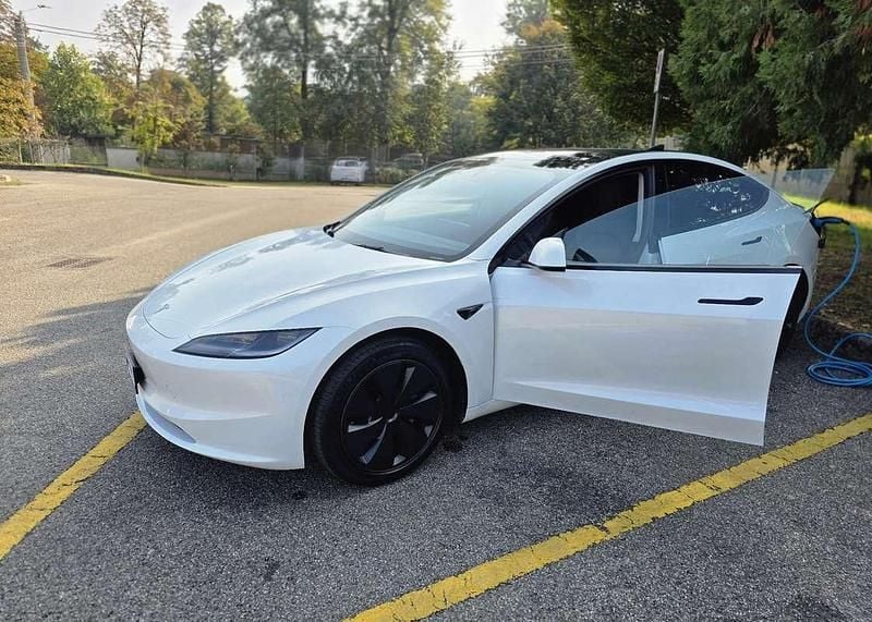 Usata 2024 Tesla Model 3 RWD Berlina | 30.499 € (Ottimo prezzo) - Immagine 1/4