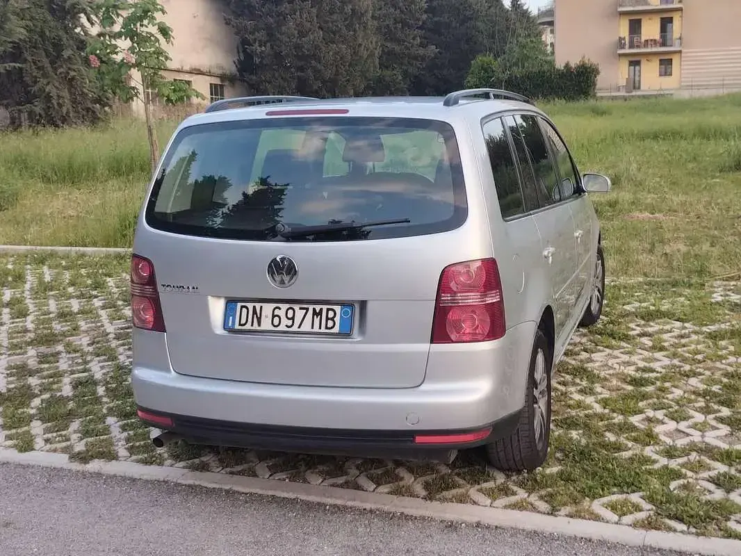 Usata VW Touran Highline 109 CV (80 kW) 2008 Argento Monovolume