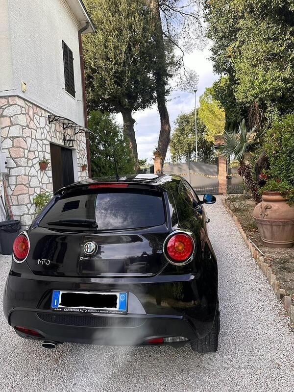 Usata Alfa Romeo MiTo Distinctive 115 CV (84 kW) 2011 Nero Utilitaria