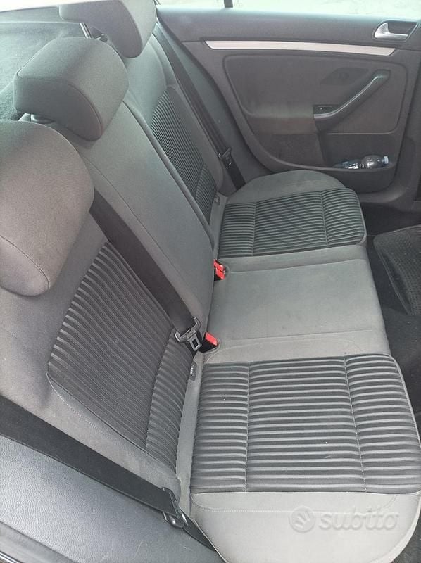 Usata VW Golf V Sportline 105 CV (77 kW) 2007 Nero Berlina
