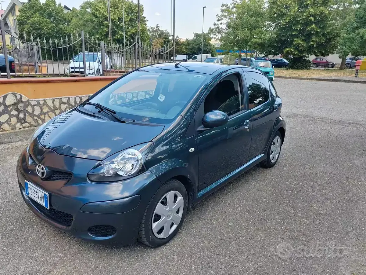 Usata Toyota Aygo 68 CV (50 kW) 2012 Bluazzurro Utilitaria