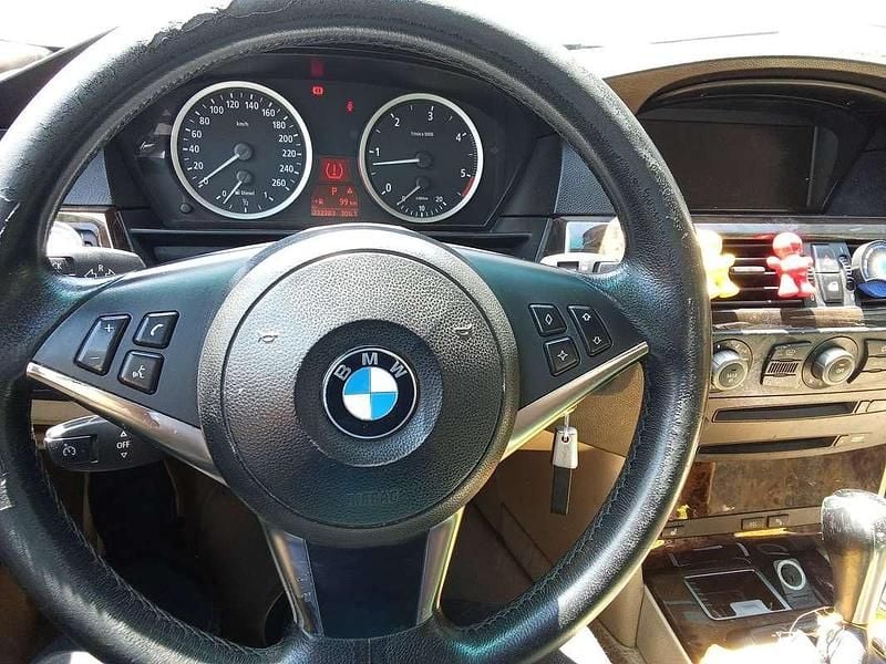 Usata BMW 530 218 CV (160 kW) 2005 Nero Berlina