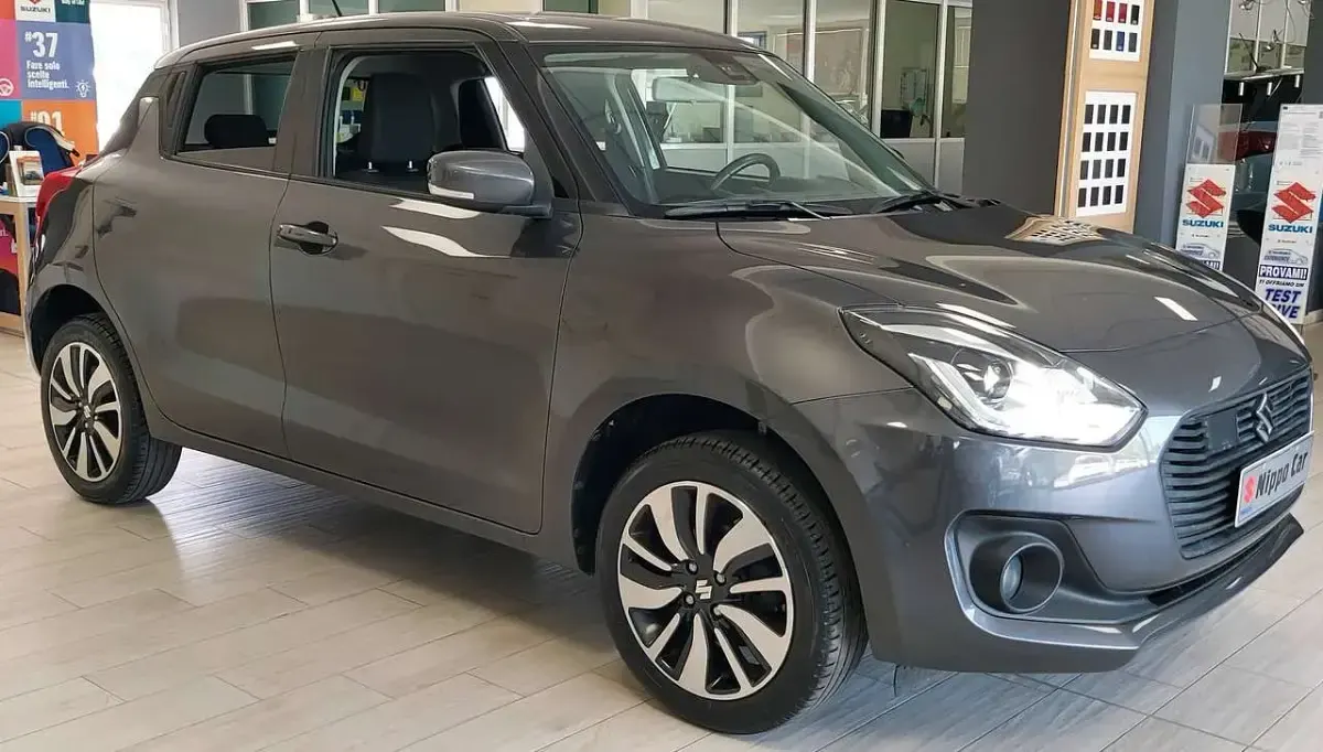 Usata Suzuki Swift 90 CV (66 kW) 2018 Grigio londra Utilitaria