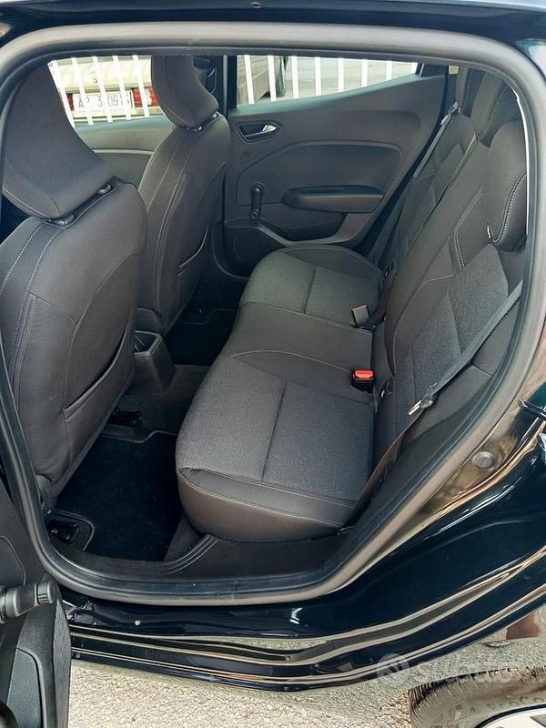 Usata Renault Clio V 100 CV (73 kW) 2023 Nero Utilitaria