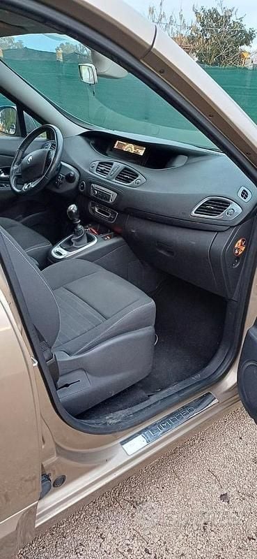 Usata Renault Scénic III Bose Edition 110 CV (80 kW) 2016 Oro Monovolume