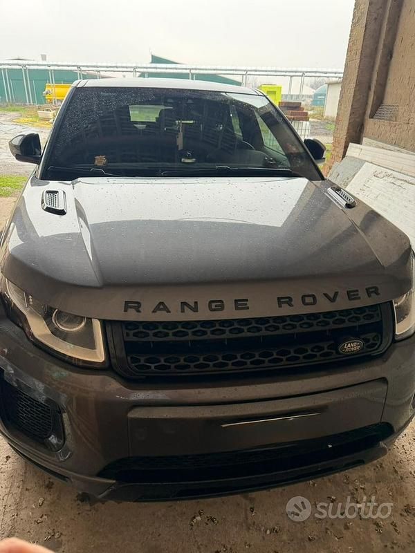 Grigio Usata 2017 Land Rover Range Rover evoque Tre volumi | 17.000 € - Immagine 1/4