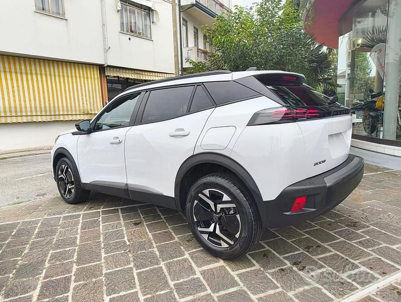 Nuova Peugeot 2008 Allure 100 CV (73 kW) 2025 Bianco SUV