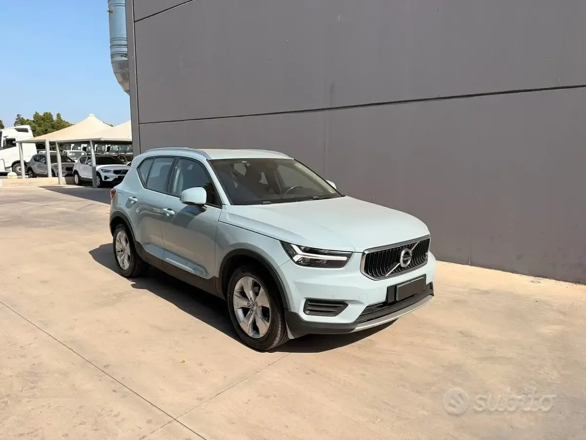 Usata Volvo XC40 Business Edition 150 CV (110 kW) 2019 Bluazzurro SUV
