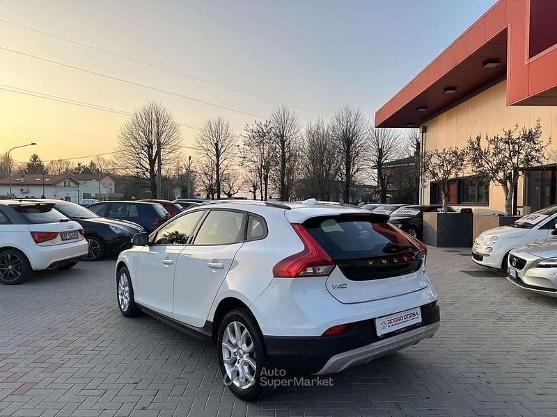 Usata Volvo V40 CC Momentum 120 CV (88 kW) 2017 Bianco Station wagon