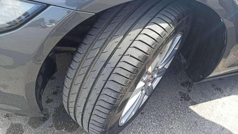 Usata Jaguar XE Pure 179 CV (131 kW) 2015 Grigio Berlina